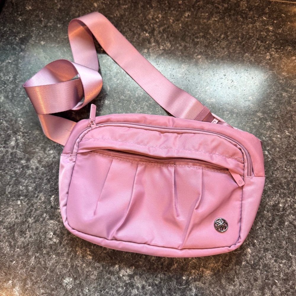 Gaiam Lavender Pink Athleisure Casual Fanny Pack Never Used Buckle